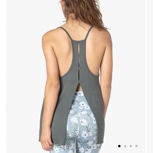 NWT beyond yoga slink it over tank XS dark tropic